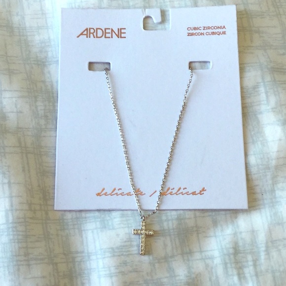 An ardene cross necklace. - Picture 1 of 1